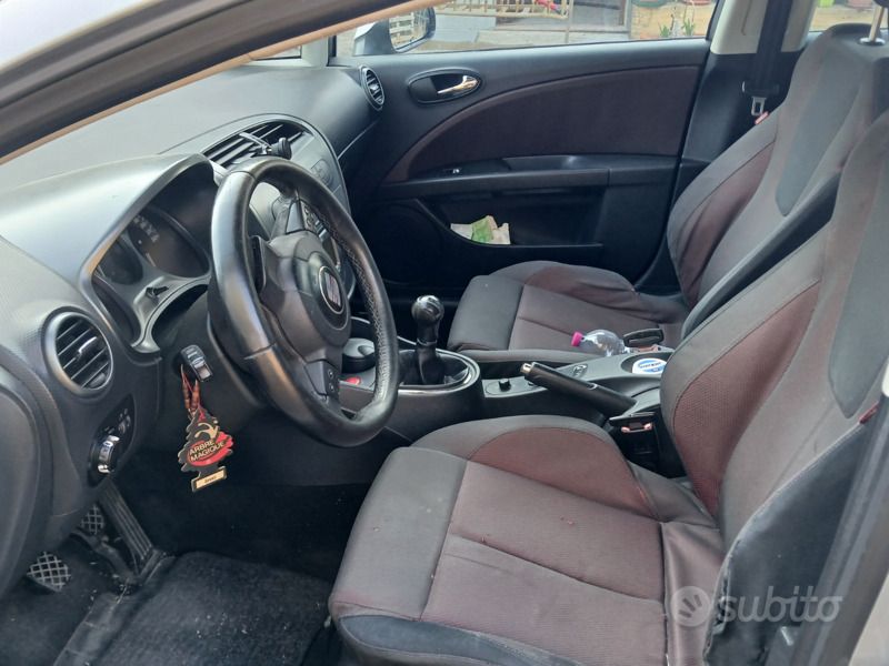 Usata Seat Leon Sport 150 CV (110 kW) 2006 Grigio Berlina