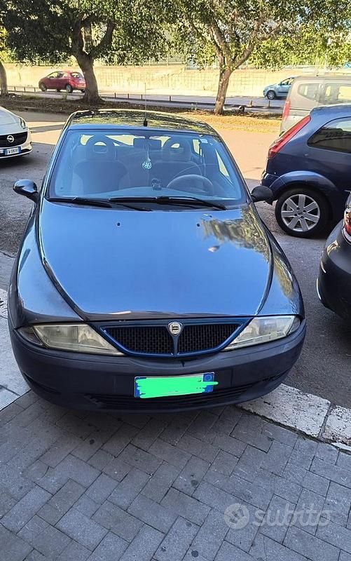 Usata Lancia Ypsilon 80 CV (58 kW) 2004 Grigio Utilitaria