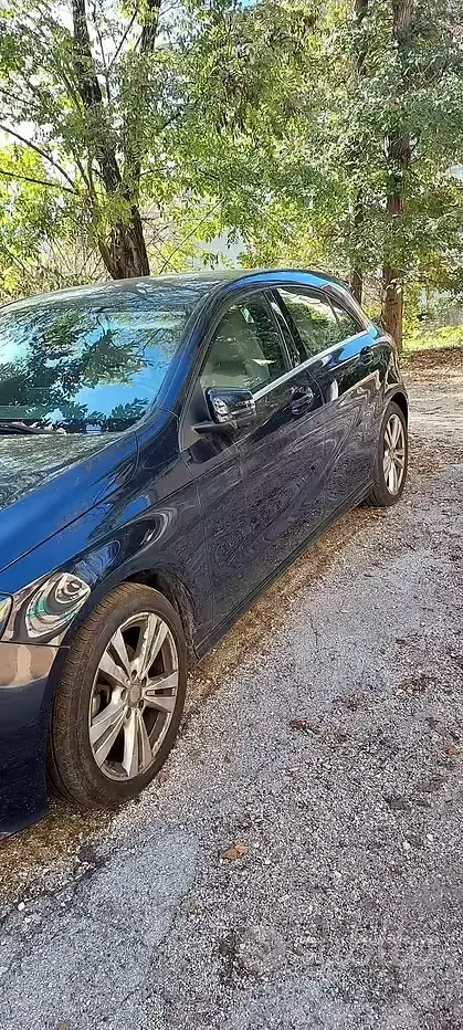 Usata Mercedes A180 109 CV (80 kW) 2017 Blu Berlina