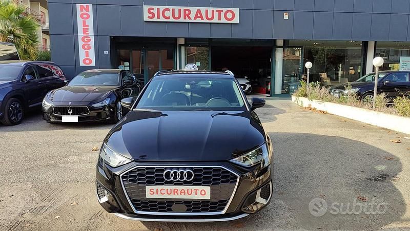 Nero metallizzato Usata 2022 Audi A3 Business Tre volumi | 23.490 € (Super prezzo) - Immagine 1/4