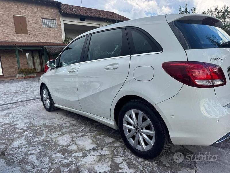 Occasion Mercedes B180 Premium 109 PK (80 kW) 2018 Wit MPV