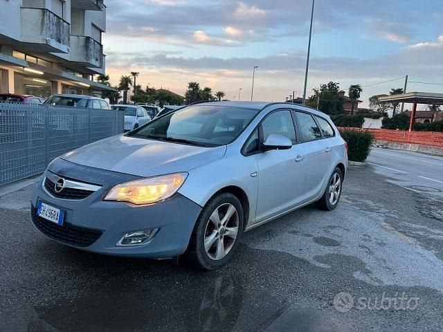 Usata Opel Astra 110 CV (80 kW) 2011 Grigio Station wagon