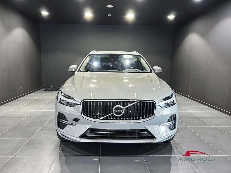 Nuova Volvo XC60 Core 197 CV (144 kW) 2026 Vapour grey SUV