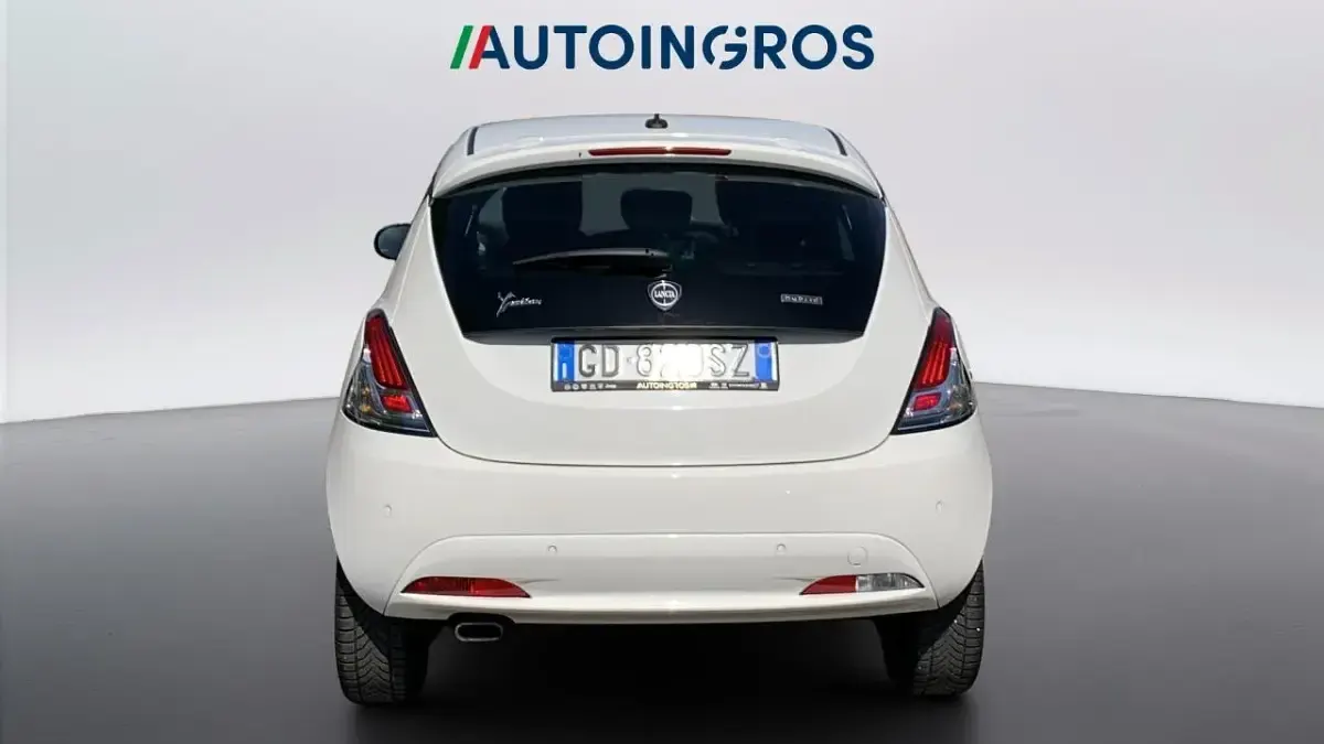 Usata Lancia Ypsilon Gold 69 CV (50 kW) 2020 Bianco Utilitaria