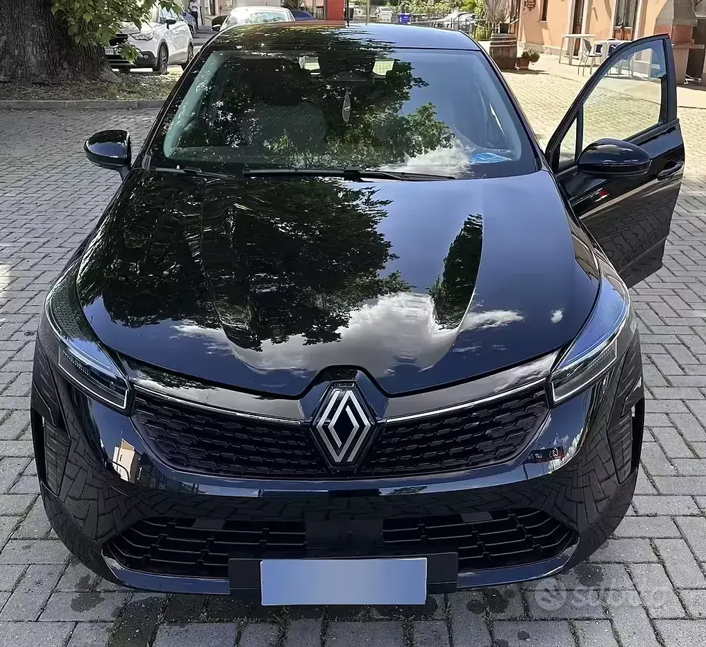 Usata Renault Clio V 101 CV (74 kW) 2024 Nero Berlina