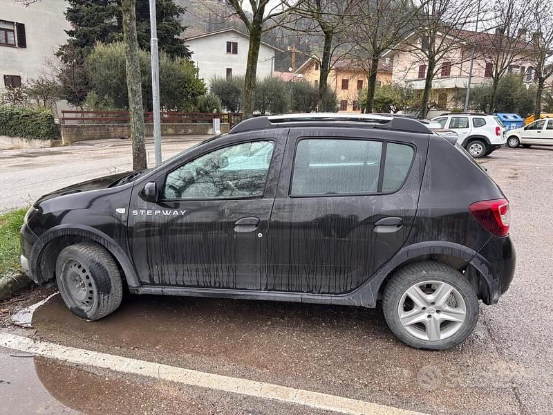 Usata Dacia Sandero Stepway 90 CV (66 kW) 2012 Nero Berlina