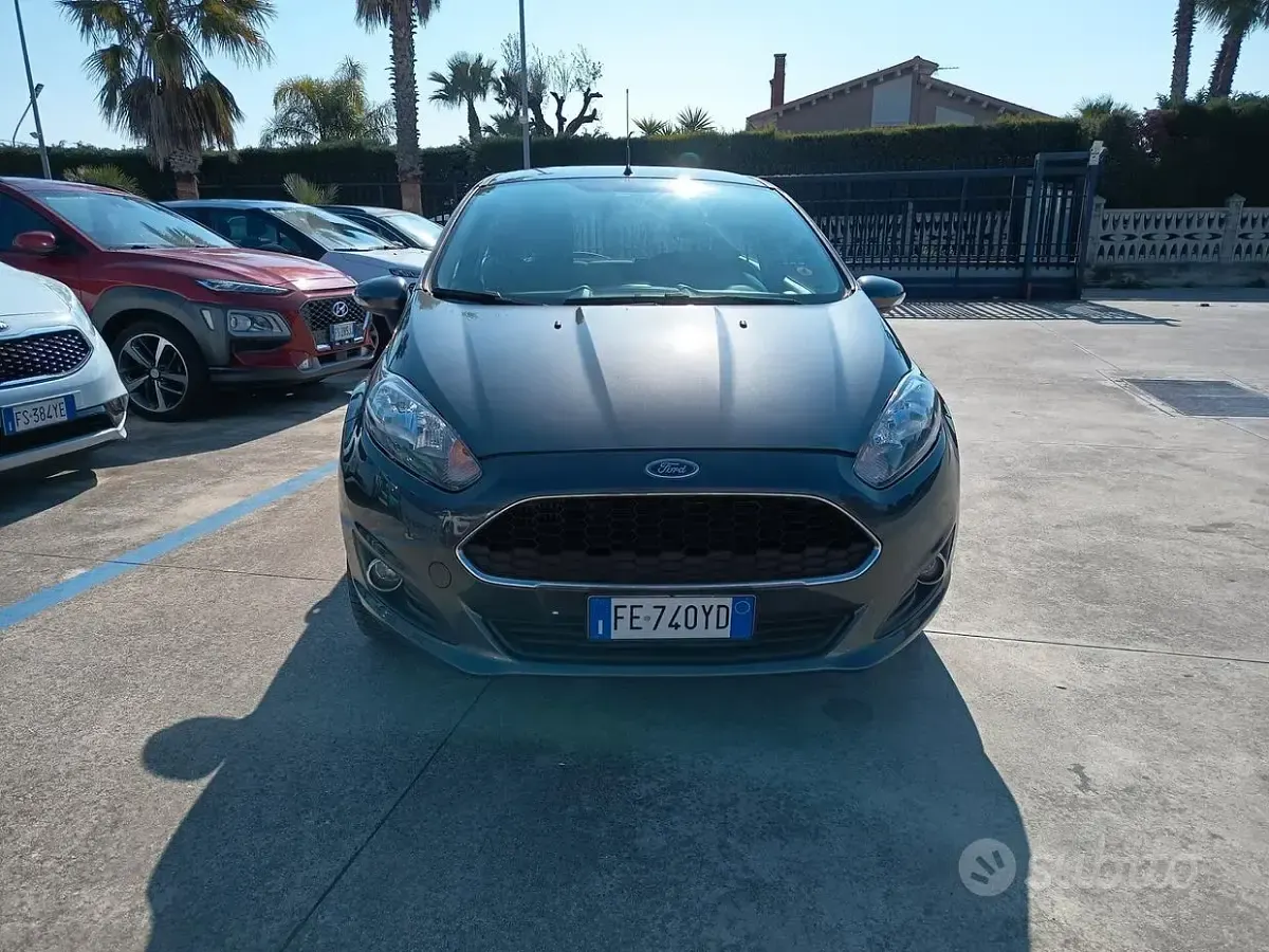 Usata Ford Fiesta Business Edition 75 CV (55 kW) 2016 Grigio Utilitaria