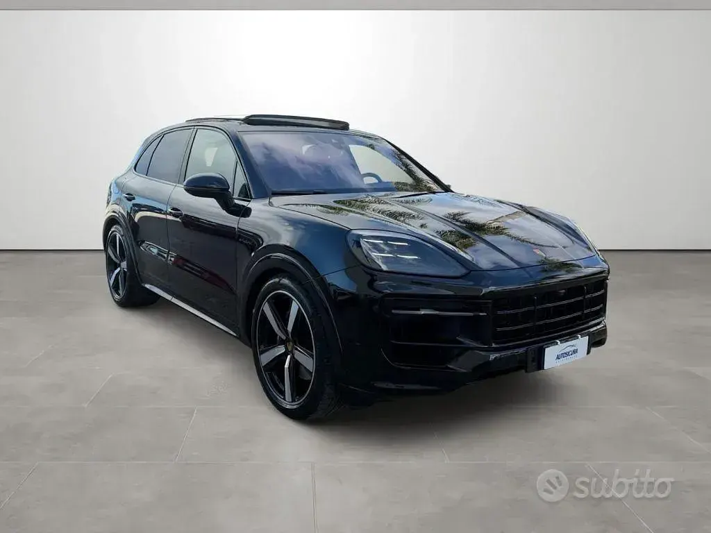 Gebraucht Porsche Cayenne 305 PS (224 kW) 2024 Schwarz SUV