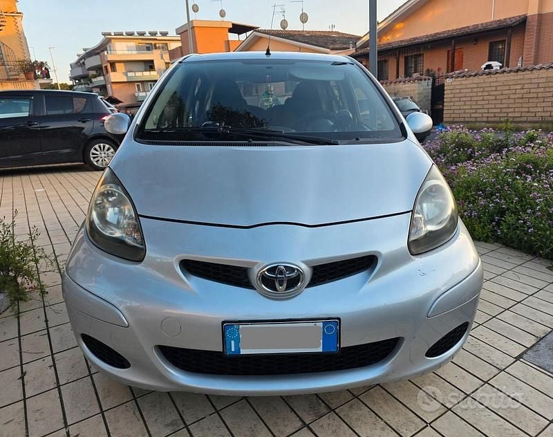 Usata Toyota Aygo 68 CV (50 kW) 2010 Grigio Utilitaria