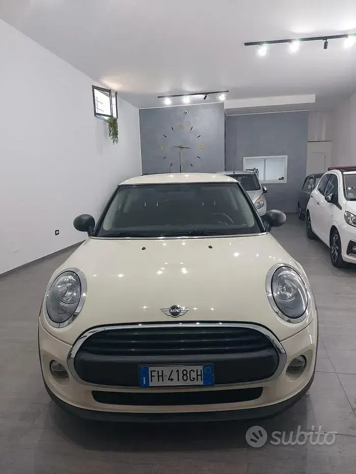 Begagnad Mini ONE 75 HK (55 kW) 2017 Halvkombi