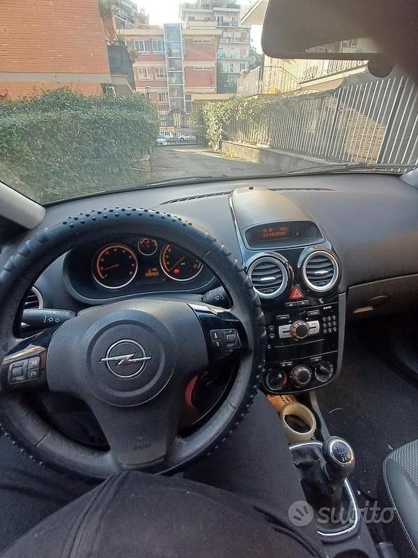 Usata Opel Corsa 90 CV (66 kW) 2009 Grigio Berlina