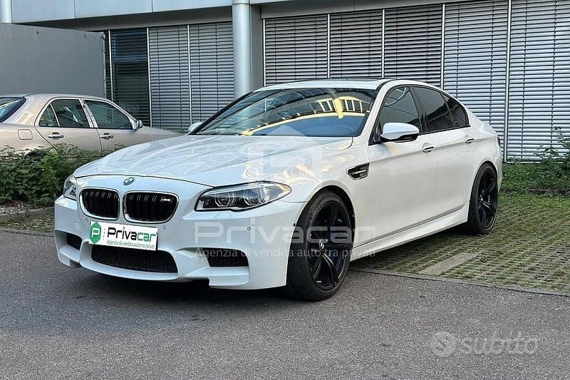 Bianco Usata 2015 BMW M5 Comfort Edition Berlina | 28.000 € (Buon prezzo) - Immagine 1/4