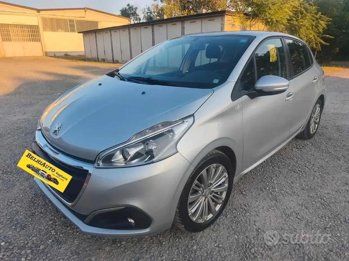 Usata Peugeot 208 75 CV (55 kW) 2016 Grigio Utilitaria