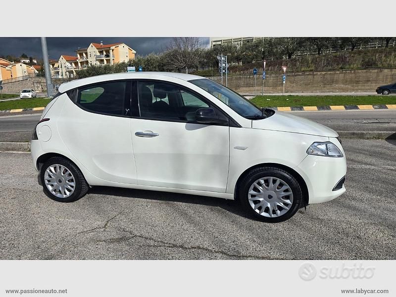 Usata Lancia Ypsilon Gold 69 CV (50 kW) 2011 Bianco Utilitaria