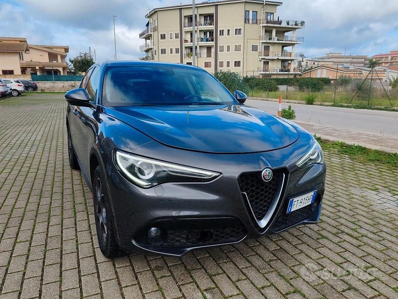 Usata Alfa Romeo Stelvio Super 210 CV (154 kW) 2018 Grigio SUV