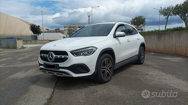 Usata Mercedes GLA200 150 CV (110 kW) 2022 Bianco SUV