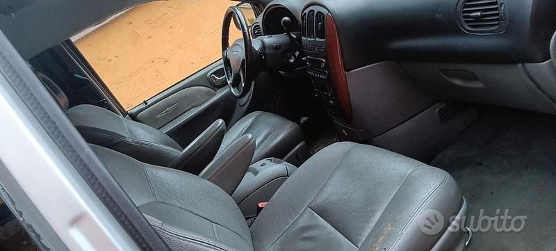 Usata Chrysler Voyager 2006 Grigio Monovolume