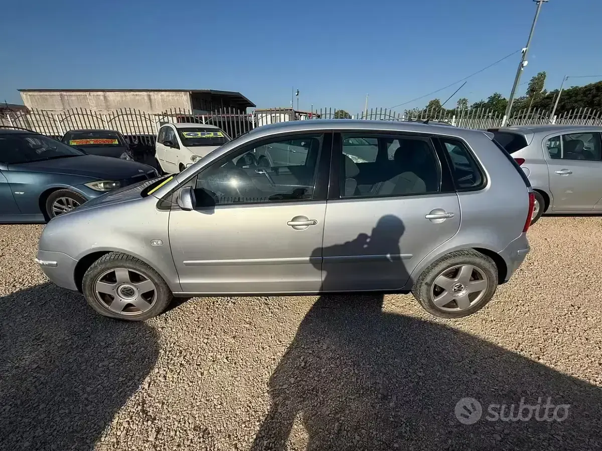 Usata VW Polo Highline 101 CV (74 kW) 2004 Grigio Berlina