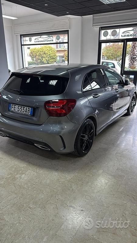 Usata Mercedes A180 Premium 108 CV (79 kW) 2016 Grigio Berlina