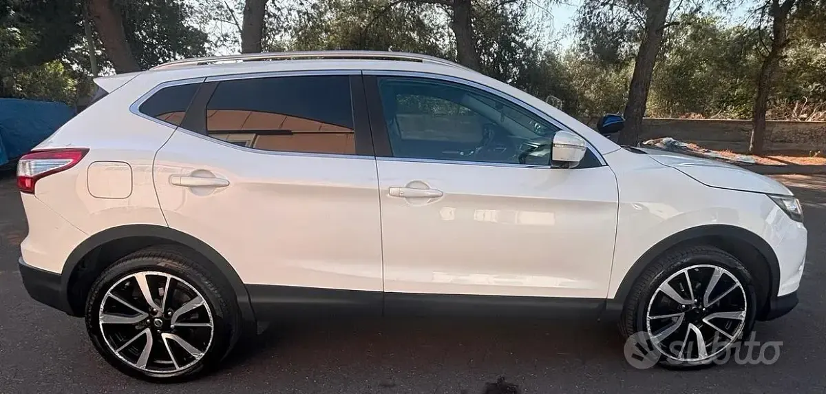 Usata Nissan Qashqai Tekna 131 CV (96 kW) 2014 Bianco SUV