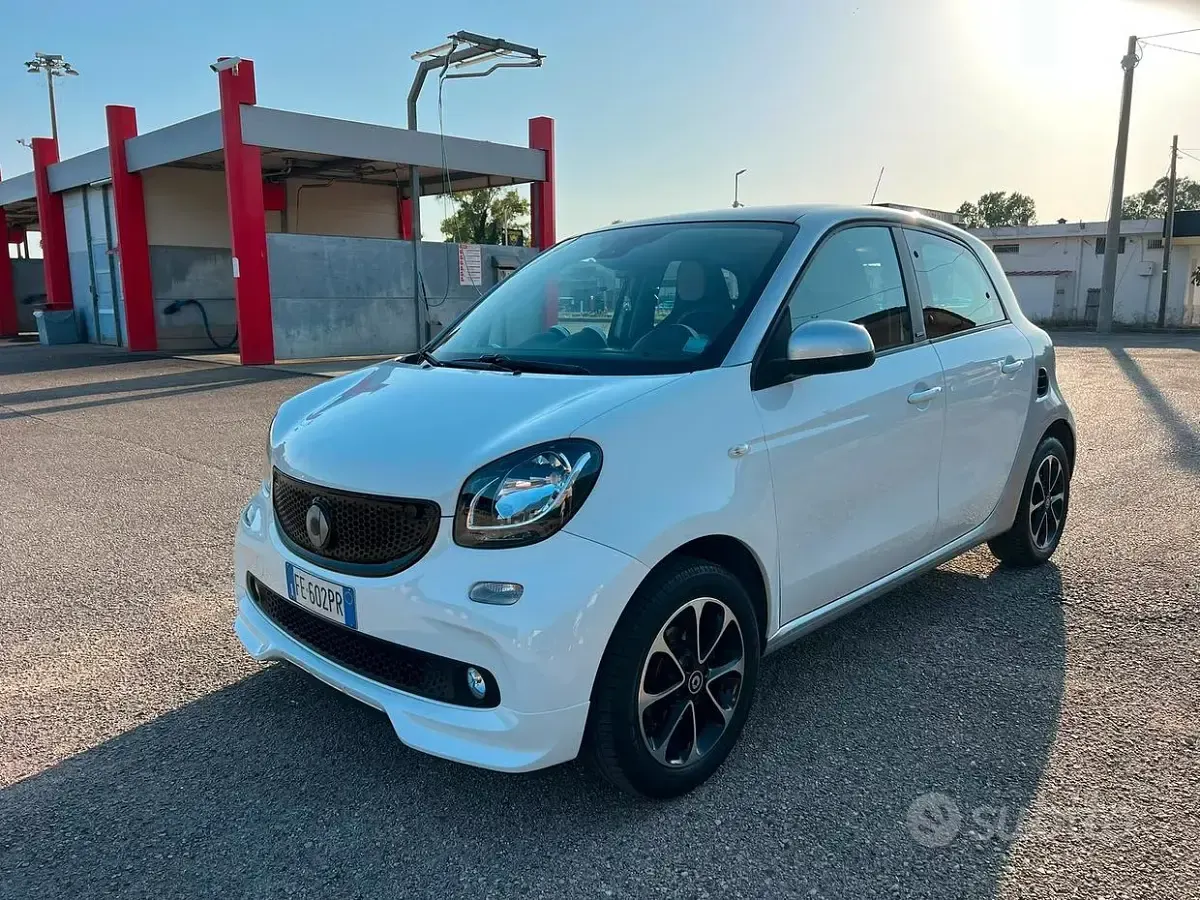 Usata Smart ForFour 71 CV (52 kW) 2016 Bianco Utilitaria