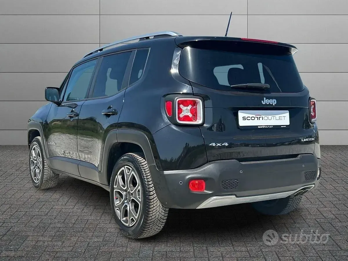 Usata Jeep Renegade Limited 140 CV (102 kW) 2016 Black met SUV