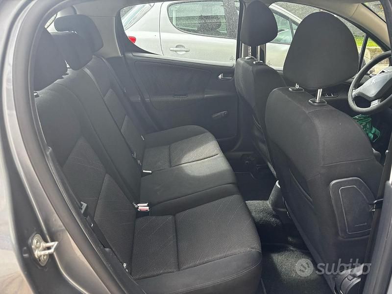 Usata Peugeot 207 75 CV (55 kW) 2006 Grigio Utilitaria