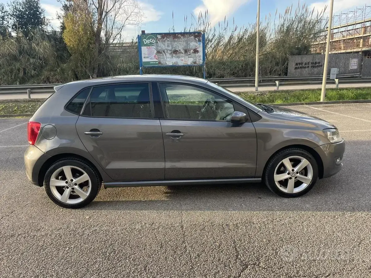 Usata VW Polo 90 CV (66 kW) 2013 Grigio Utilitaria
