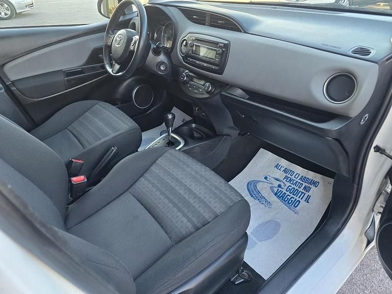 Usata Toyota Yaris Hybrid Active 73 CV (53 kW) 2017 Bianco Berlina
