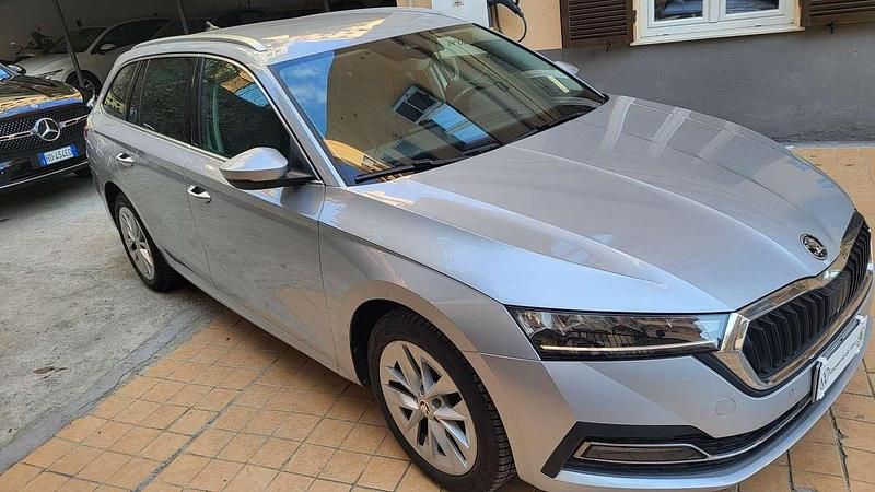 Usata Skoda Octavia Style 150 CV (110 kW) 2022 Argento riflesso Station wagon