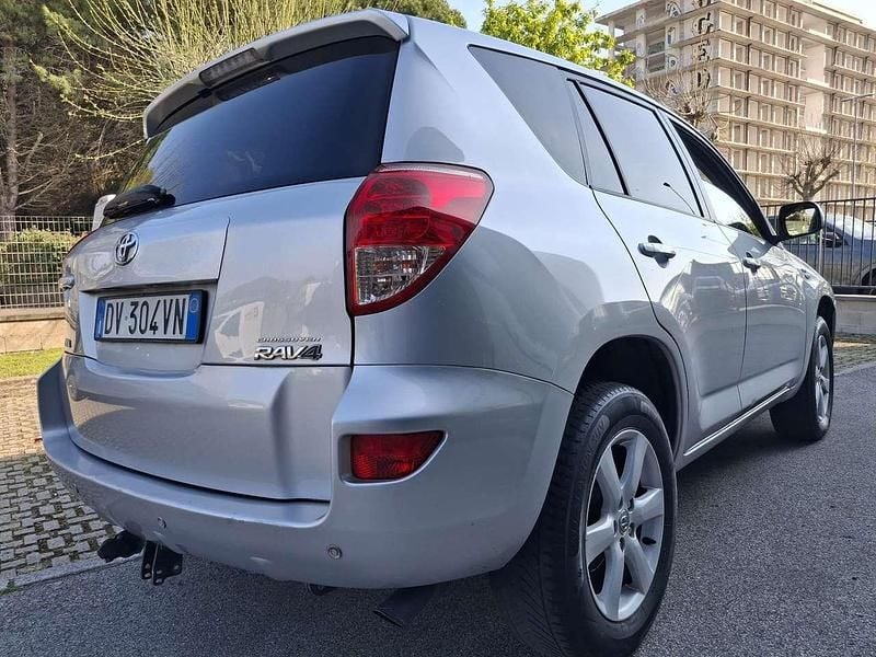 Usata Toyota RAV4 Sol 136 CV (100 kW) 2009 Argento SUV