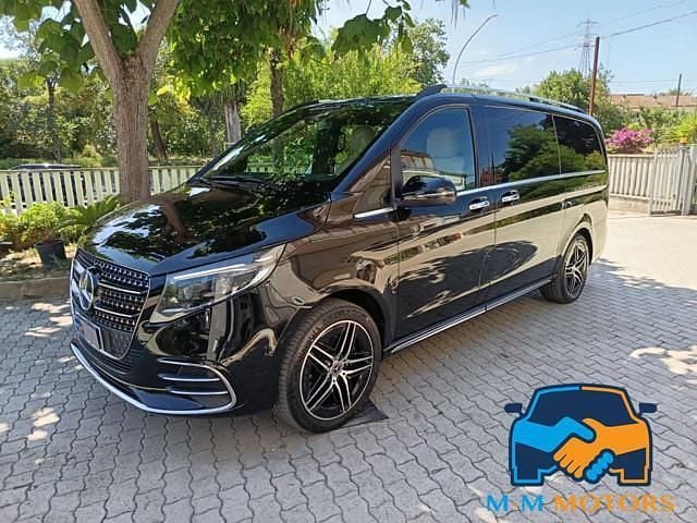 Usata Mercedes V300 Avantgarde 322 CV (236 kW) 2025 Nero Monovolume