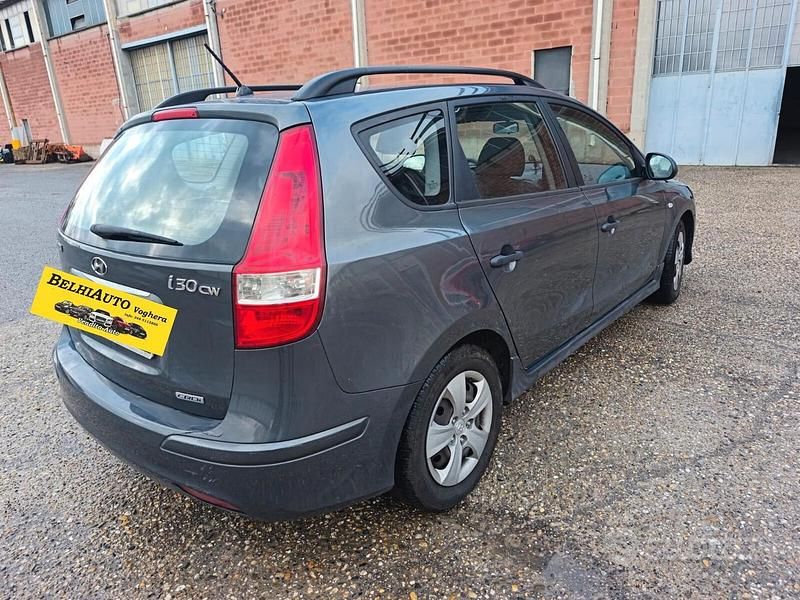 Usata Hyundai i30 90 CV (66 kW) 2011 Grigio Station wagon