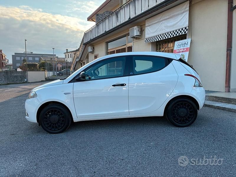 Usata Lancia Ypsilon 69 CV (50 kW) 2018 Bianco Utilitaria