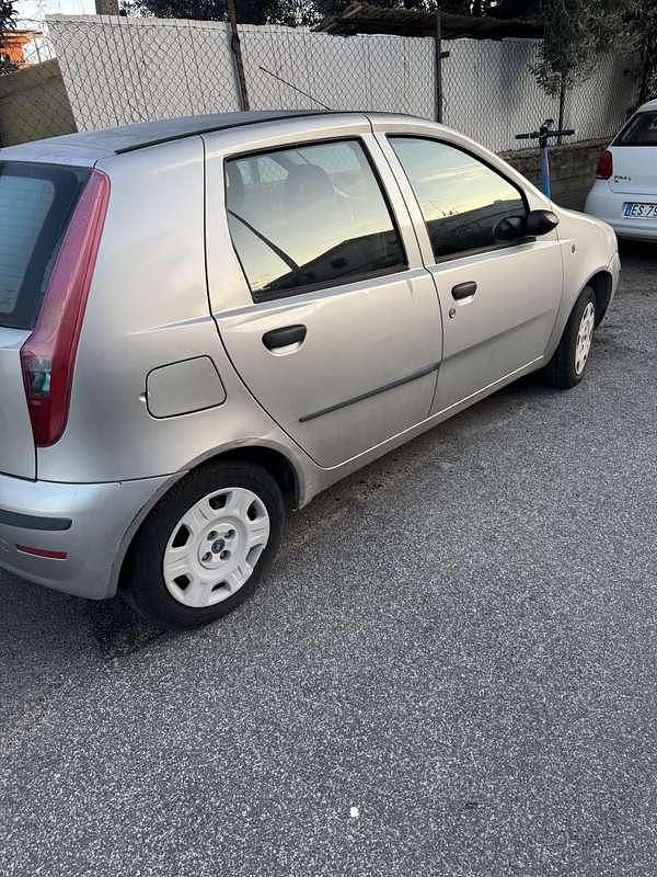 Usata Fiat Punto 60 CV (44 kW) 2004 Argento Utilitaria