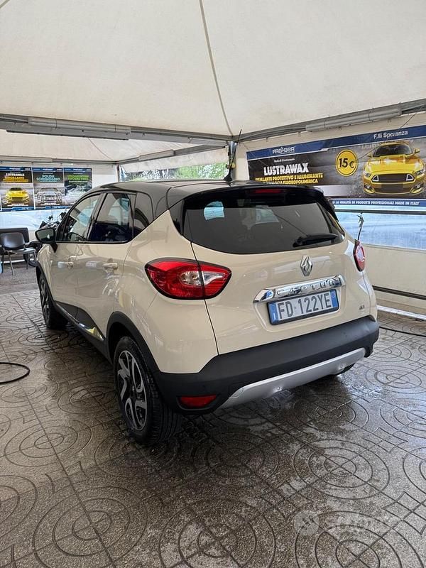 Usata Renault Captur 90 CV (66 kW) 2016 Beige SUV
