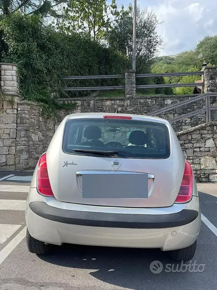 Usata Lancia Ypsilon 60 CV (44 kW) 2006 Grigio Utilitaria