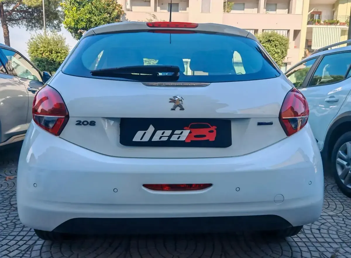 Usata Peugeot 208 Active 82 CV (60 kW) 2016 Bianco Utilitaria