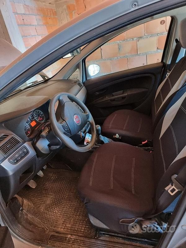 Usata Fiat Grande Punto 75 CV (55 kW) 2013 Grigio Utilitaria