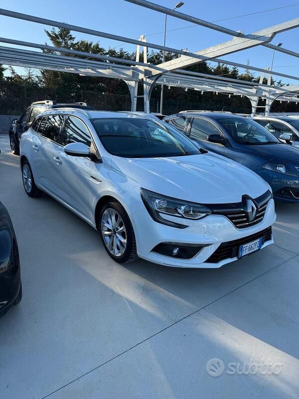 Usata Renault Mégane GrandTour Bose Edition 110 CV (80 kW) 2016 Bianco Station wagon