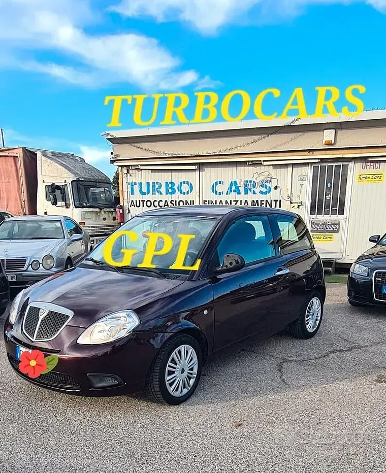 Usata Lancia Ypsilon 60 CV (44 kW) 2010 Viola Utilitaria