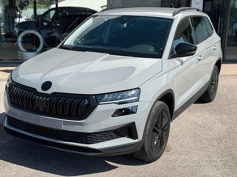 Grigio Usata 2023 Skoda Karoq Sport SUV | 25.500 € (Buon prezzo) - Immagine 1/4