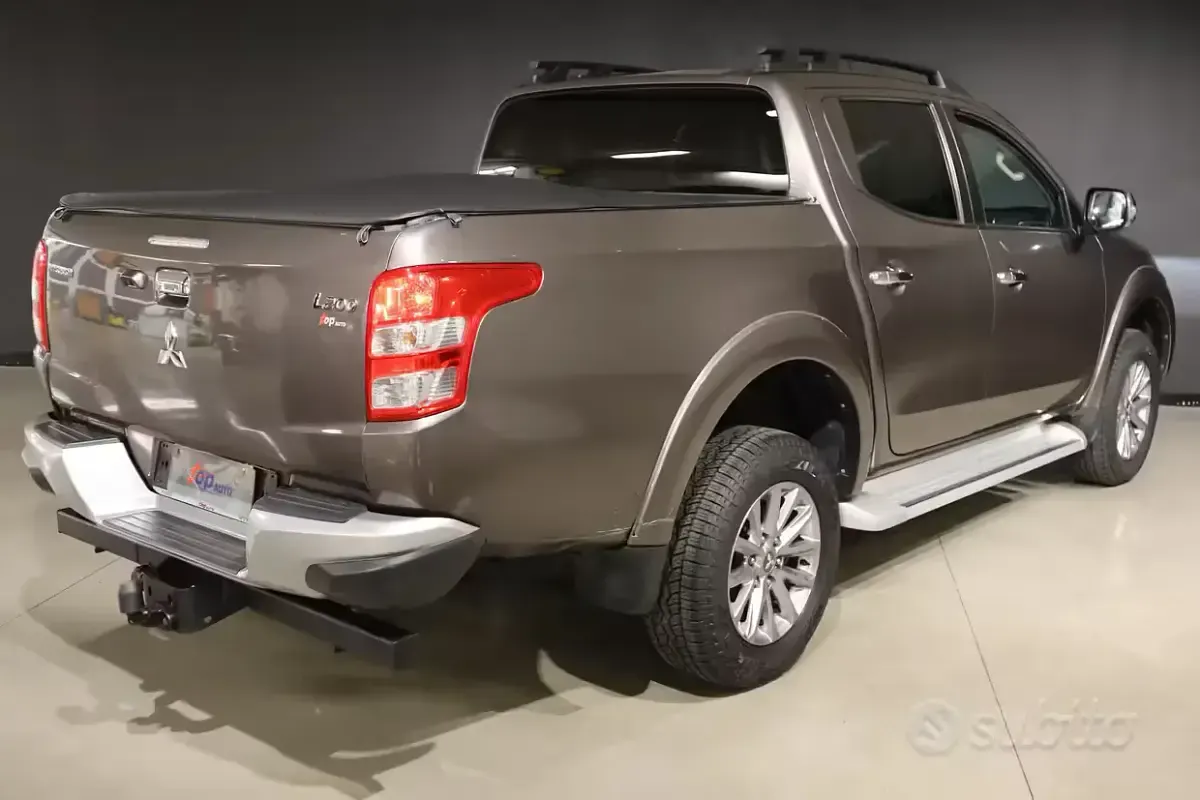 Usata Mitsubishi L200 Diamant Edition 181 CV (133 kW) 2017 Marrone Pick-up