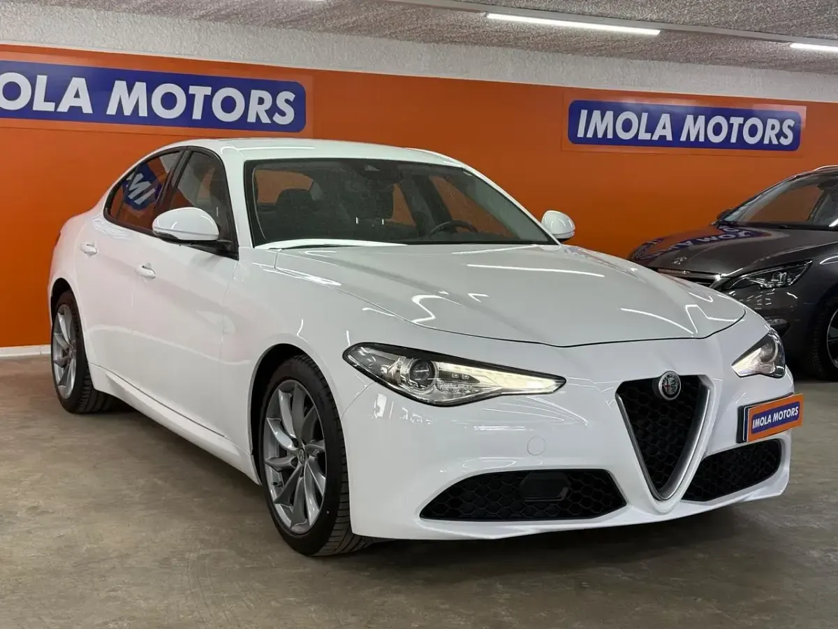 Usata Alfa Romeo Giulia 150 CV (110 kW) 2018 Bianco Berlina