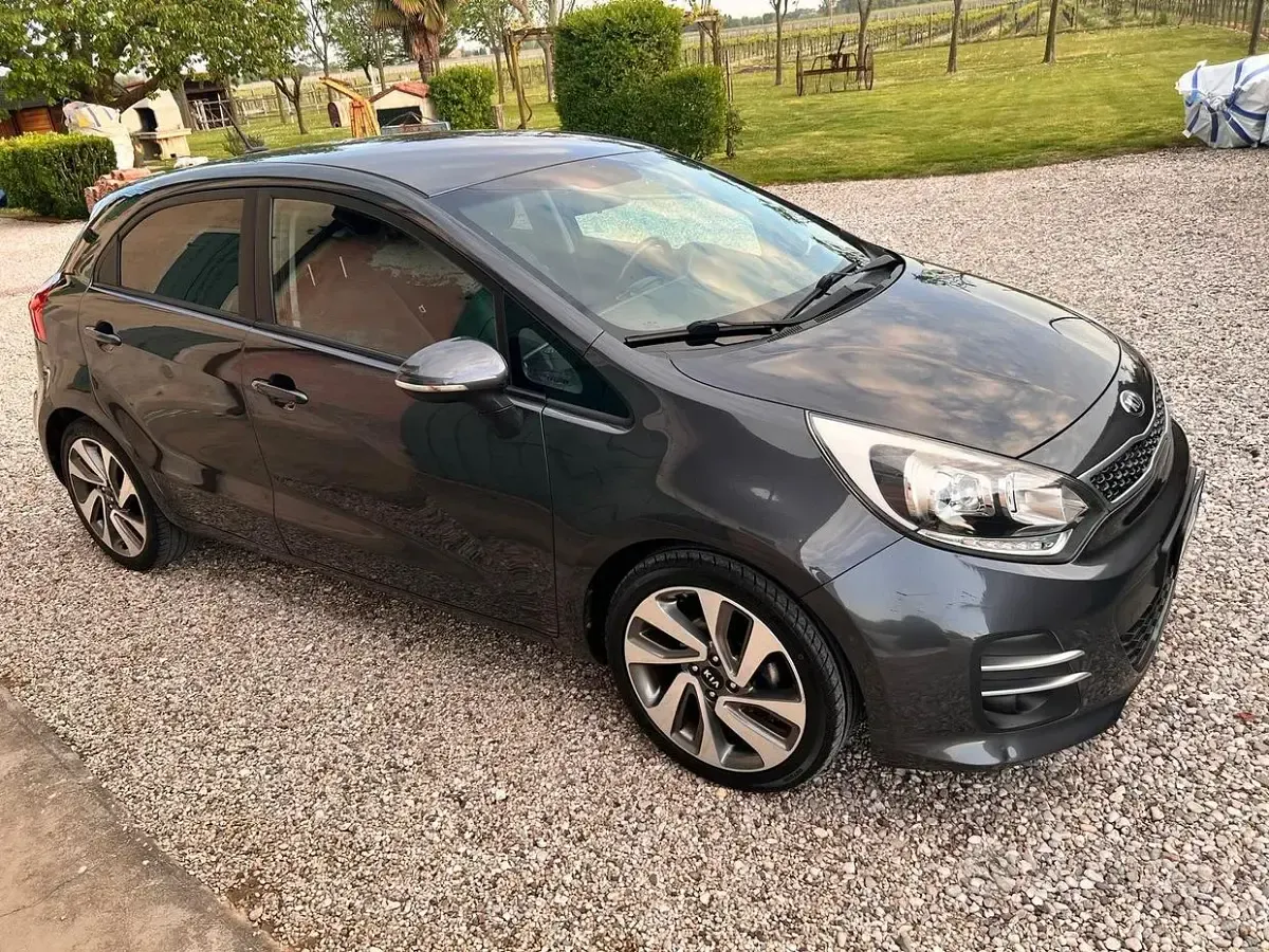 Usata Kia Rio 75 CV (55 kW) 2016 Utilitaria