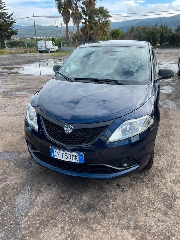 Blu Usata 2021 Lancia Ypsilon Due volumi | 11.500 € (Buon prezzo) - Immagine 1/4