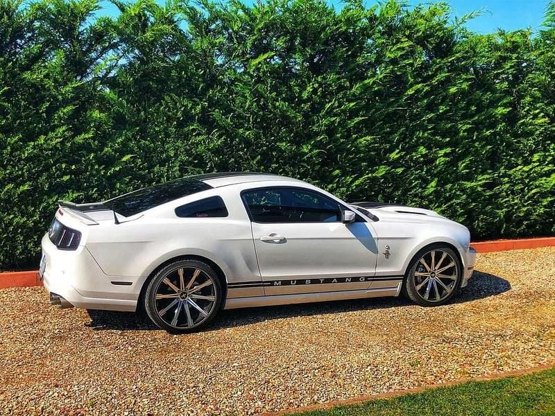Usata Ford Mustang 220 CV (161 kW) 2010 Bianco Coupé