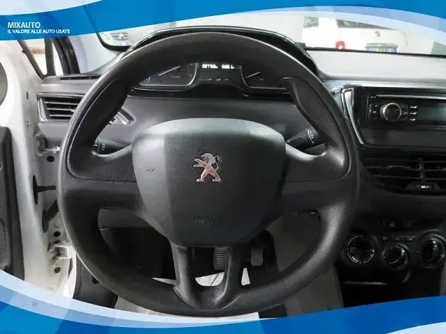 Gebraucht Peugeot 208 Access 75 PS (55 kW) 2016 Weiß Kleinwagen