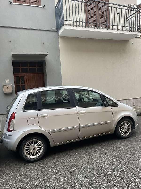 Usata Lancia Musa 95 CV (69 kW) 2012 Grigio Monovolume