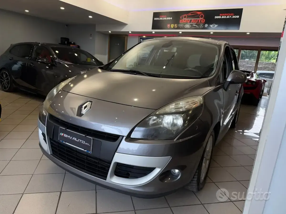 Usata Renault Scénic Luxe 110 CV (80 kW) 2011 Grigio Monovolume